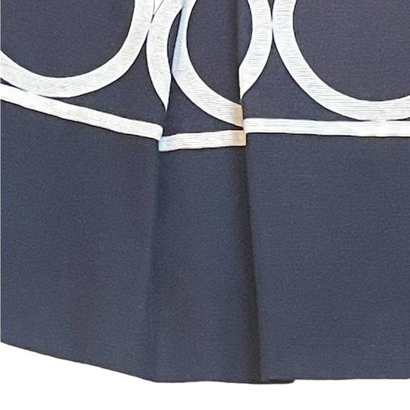 Elegant Black and White Circle Pattern Skirt - Picture 4 of 8